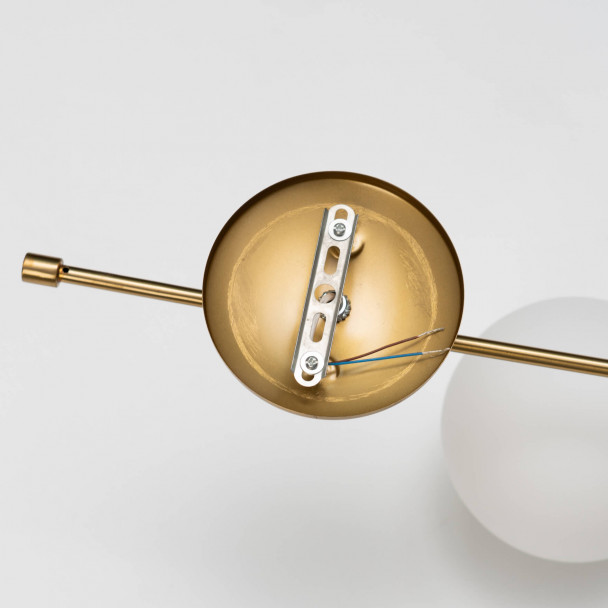 Wandlamp in moderne gouden vintage stijl
