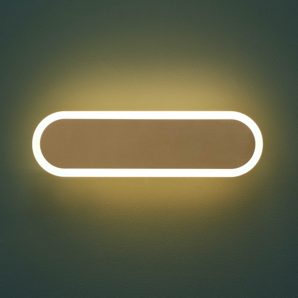 Discrete gouden wandlamp
