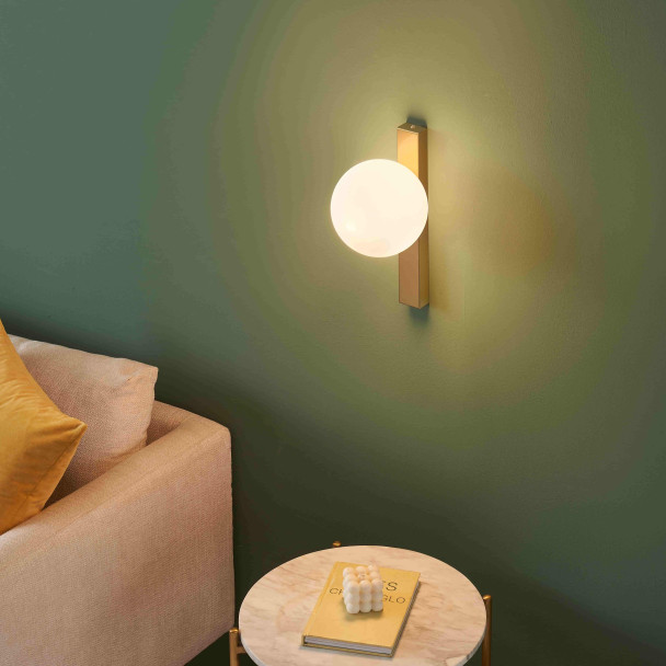 Messing wandlamp ronde witte glazen bol - Noava