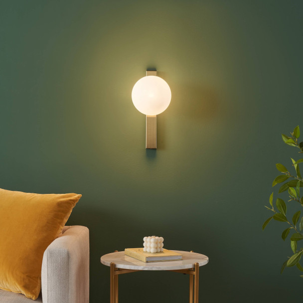 Messing wandlamp witte bol zacht licht - Noava