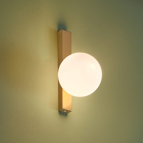 Messing wandlamp opaalglas minimalistische stijl - Noava