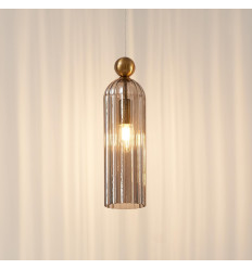 Gouden hanglamp met geribbeld rookglas - Leonora