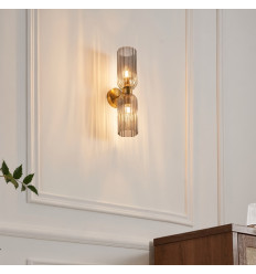 Grote gouden wandlamp met twee getextureerde rookglazen -...