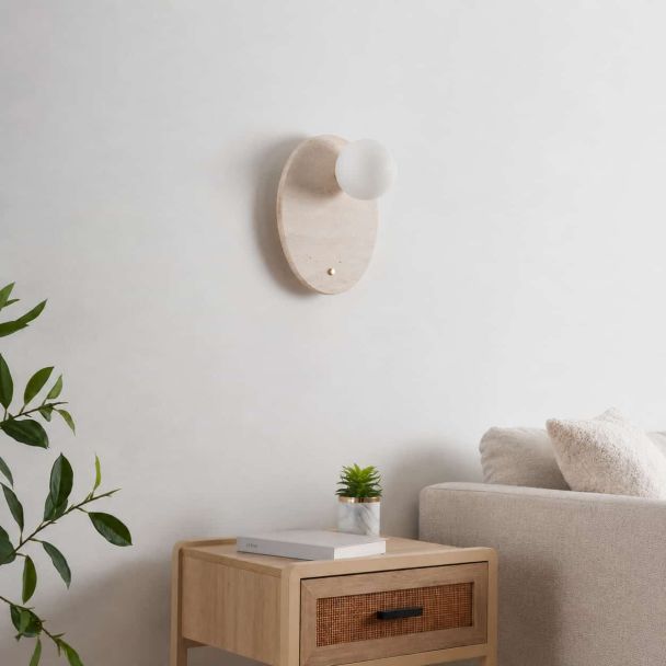 Beige wandlamp van travertijnmarmer met wit glas - Oré