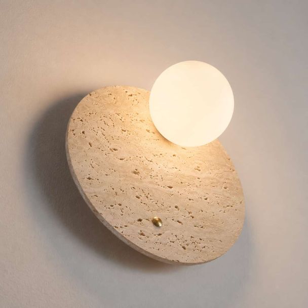 Beige wandlamp van travertijnmarmer met wit glas - Oré
