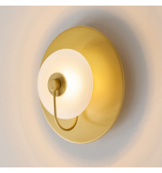 Gouden ronde schijfwandlamp met reliëfglas 25 cm - Milovan 2