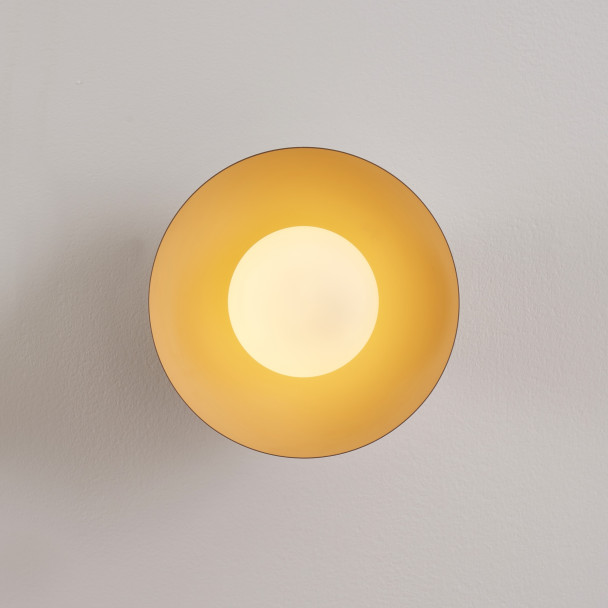 Wandlamp of spot van beige metaal en wit glas...