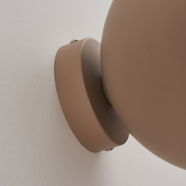 Wandlamp of spot van beige metaal en wit glas...