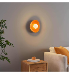 Moderne wandlamp van oranje keramiek en wit glas - Florélys