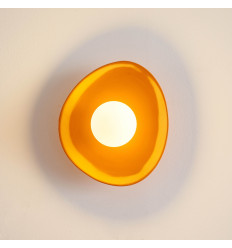 Moderne wandlamp van oranje keramiek en wit glas - Florélys 2