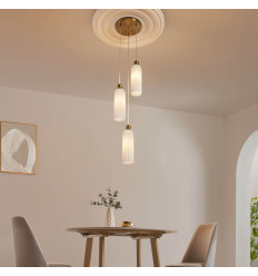 Drievoudige gouden hanglamp met opaalglas en geribbeld...